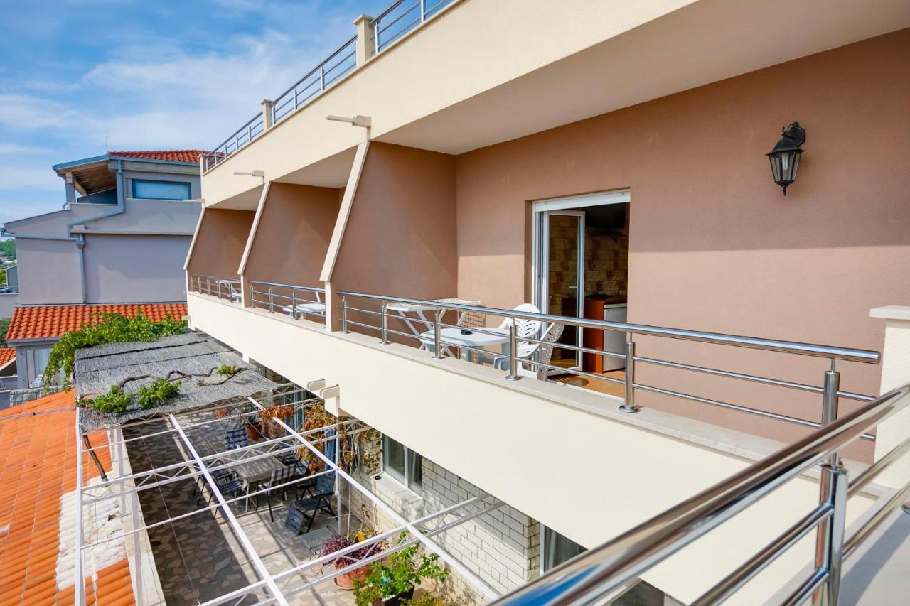 Bed and Breakfast Dalmacija Omiš Zewnętrze zdjęcie